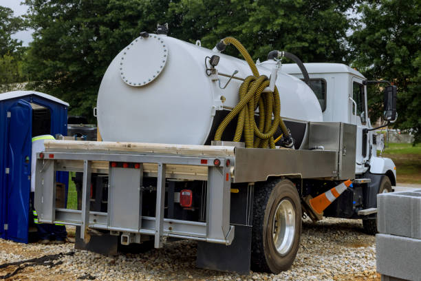 Portable Toilet Options We Offer in Lowellville, OH
